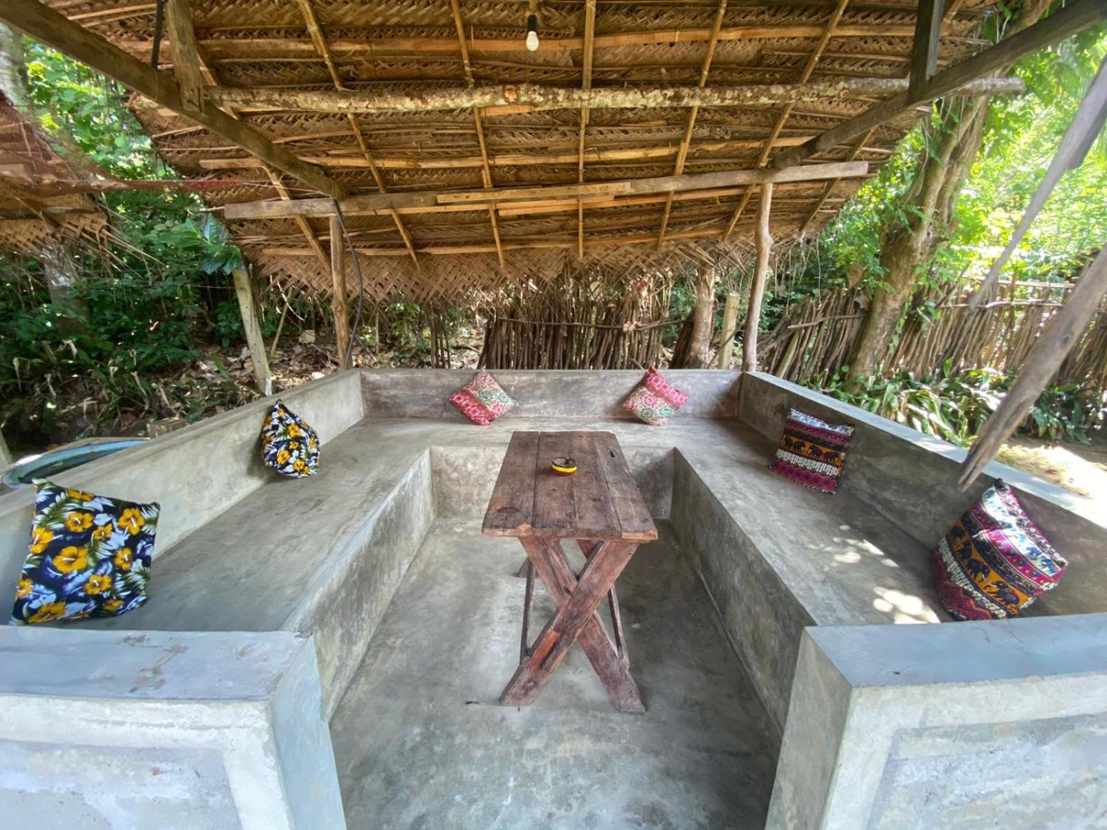 Lazy Monkey Surfhostel - Sri Lanka Dikwella Eksteriør billede