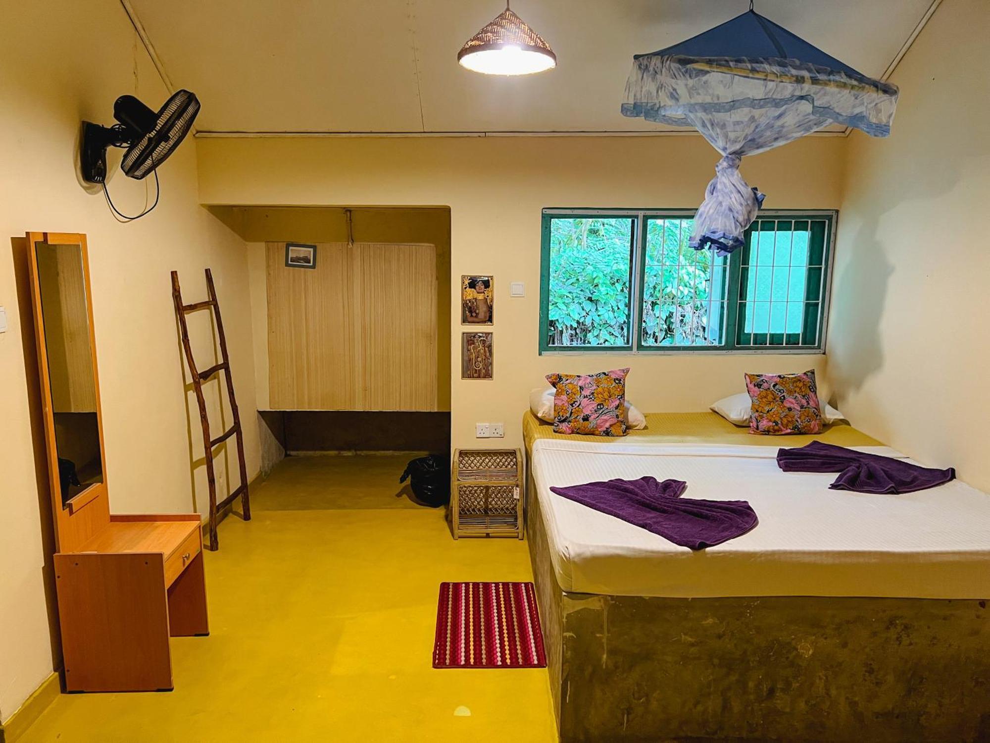 Lazy Monkey Surfhostel - Sri Lanka Dikwella Eksteriør billede